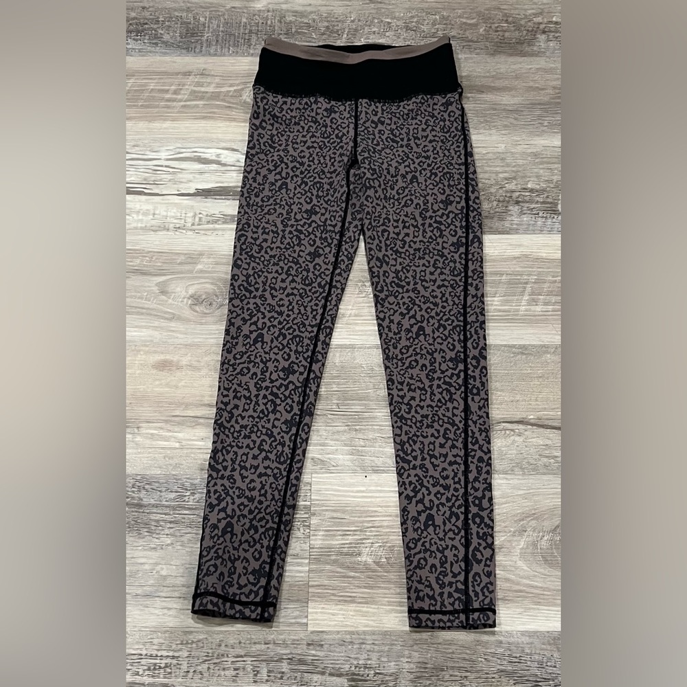 Mono B Leopard Print Leggings Size Small